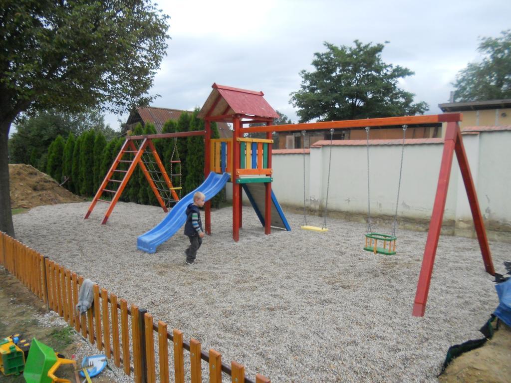Határmenti Vendégház Zsira Extérieur photo